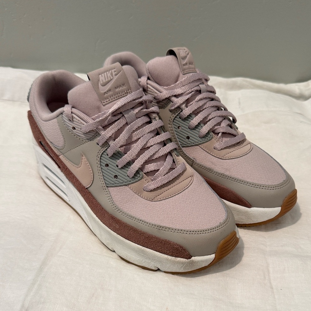Nike Women’s Air Max 90 90s Retro Sneakers Shoes Lavender Suede White Air Sole